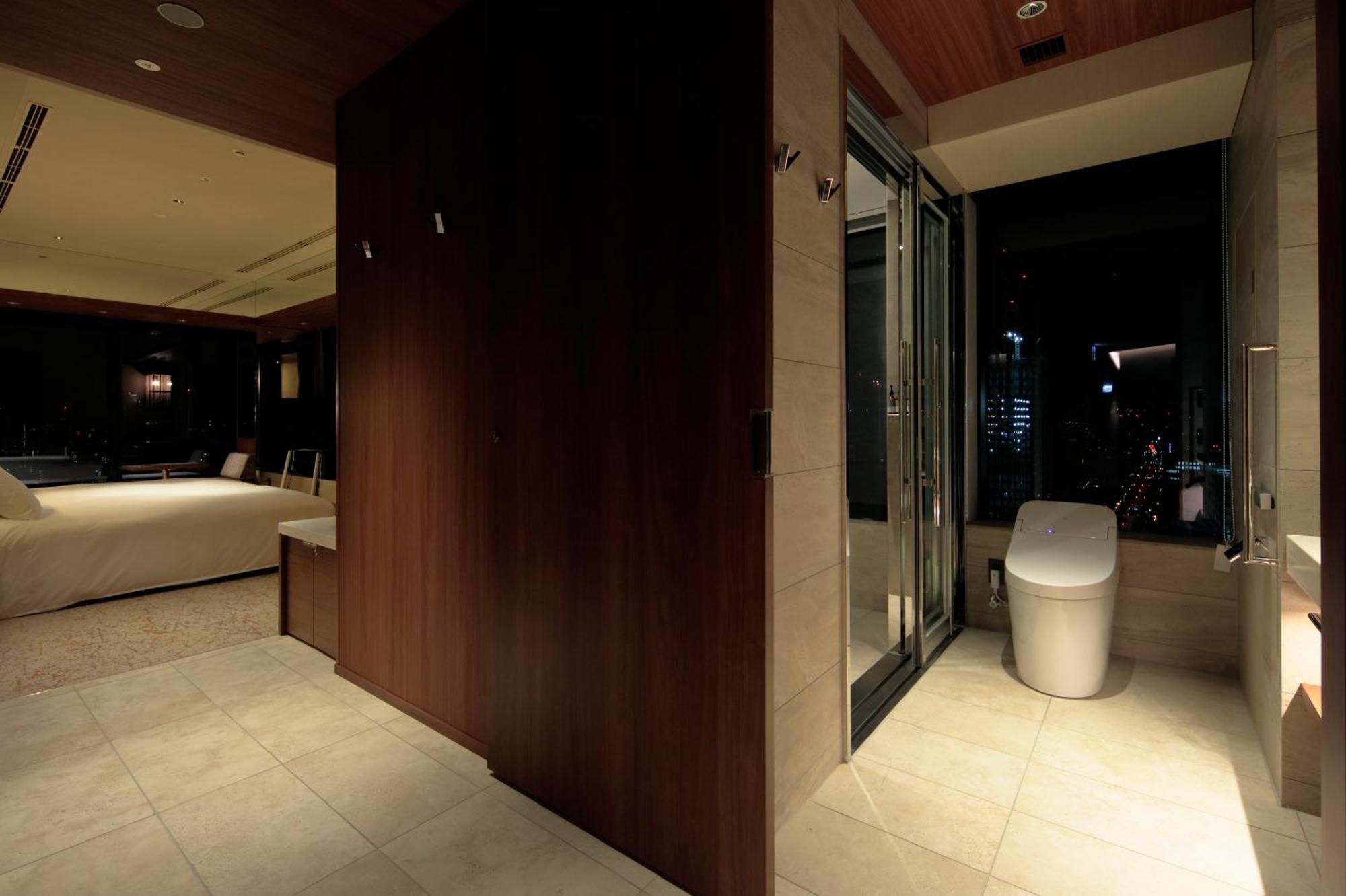 Candeo Hotels Osaka The Tower Zimmer foto A modern Japanese toilet