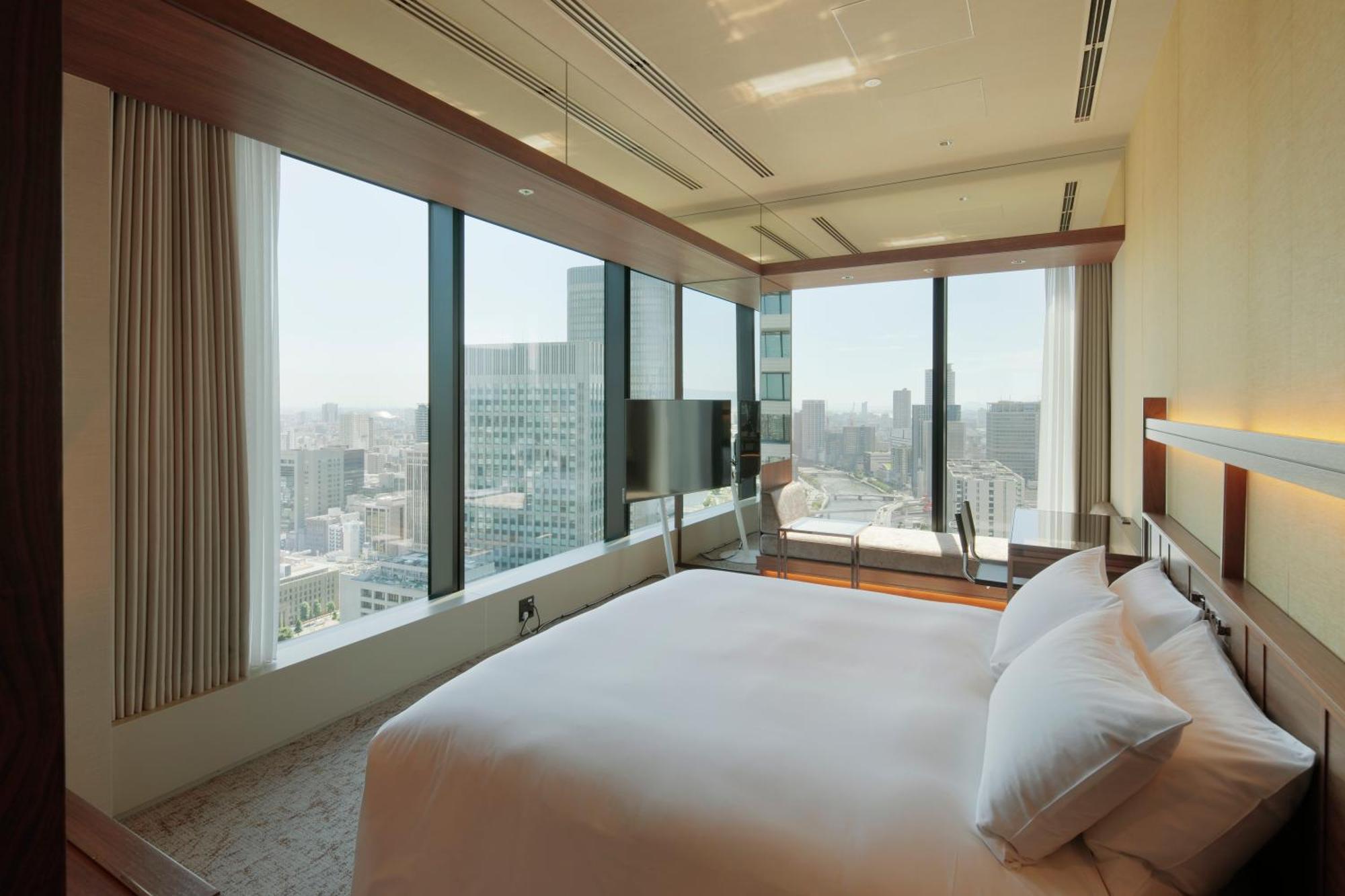 Candeo Hotels Osaka The Tower Exterior foto A bedroom at the hotel