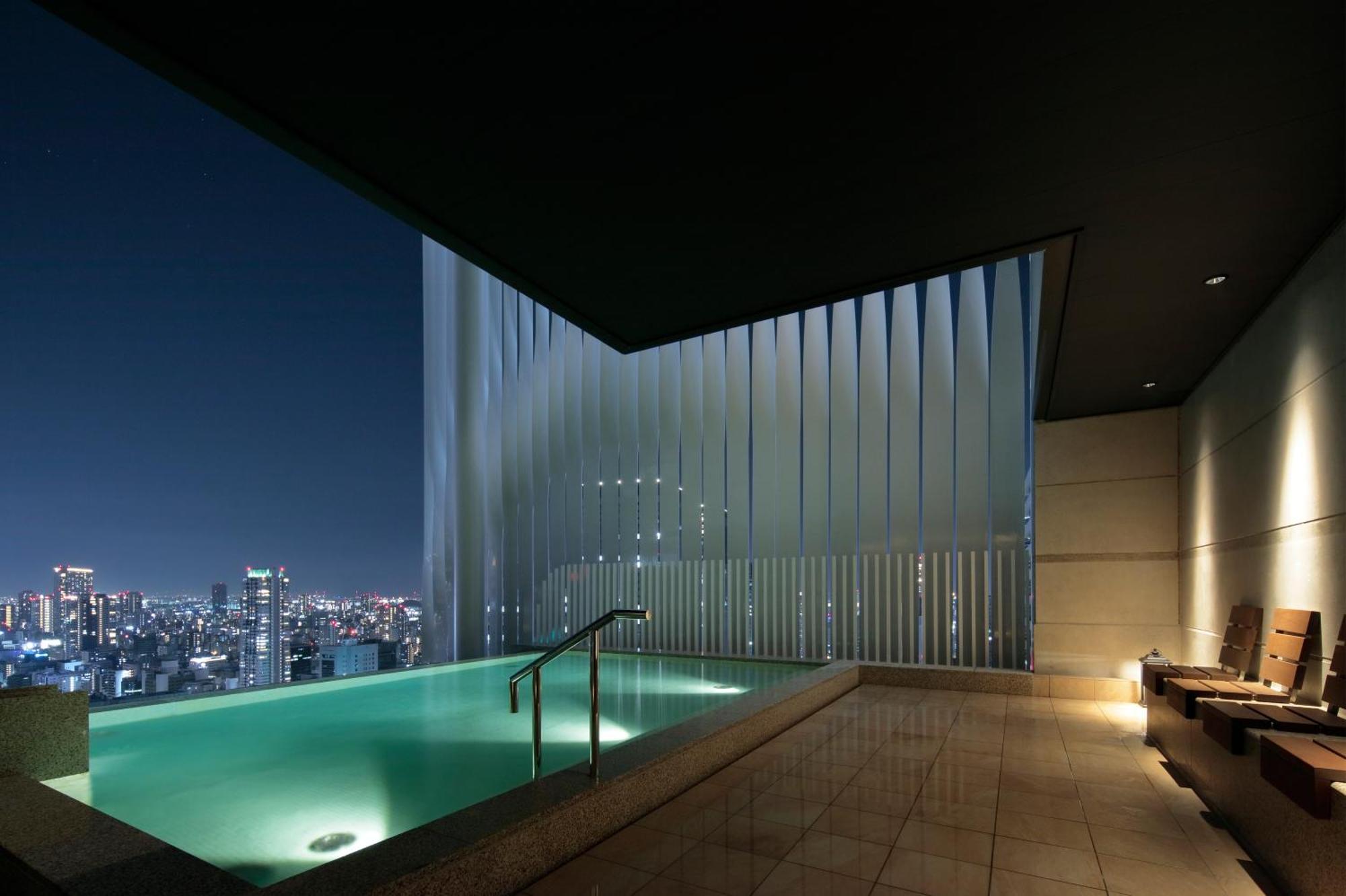 Candeo Hotels Osaka The Tower Exterior foto The pool at the 39th floor