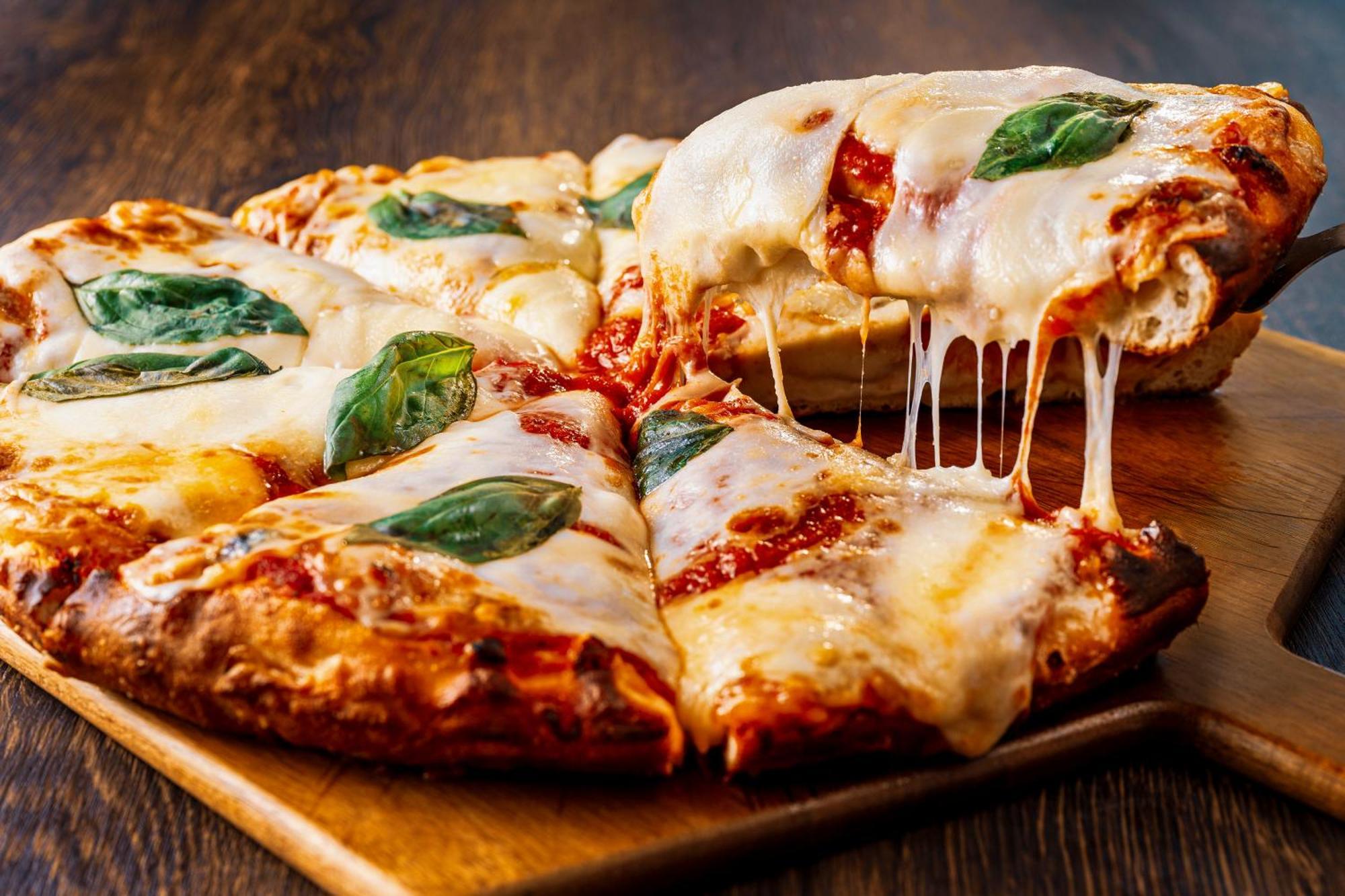 Candeo Hotels Osaka The Tower Exterior foto A cheese pizza